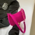 Magenta τσάντα μπαγκέτα από δέρμα κροκόδειλου με ροζ αλυσίδα και χρυσά στοιχεία - Τριανταφυλλί