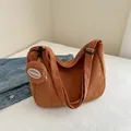 Borsa a tracolla in velluto a coste marrone capiente con un piccolo portamonete - Marrone chiaro