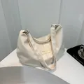 Bolso hobo minimalista blanco crema con parche de moda y gran capacidad de carga - Blanco