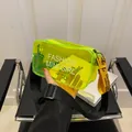 Borsa a sella trasparente giallo neon con ampia tracolla regolabile da donna - Verde Fluorescente