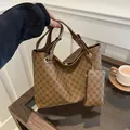 Retro braunes Monogramm-Tote-Bag-Set mit passender Mini-Tasche und Schulterriemen - Braun