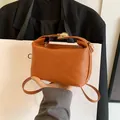 Borsa a tracolla in pelle marrone con motivo rich rabbit e dettagli dorati - Marrone