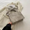 Grijze vintage kunstlederen crossbodytas met geweven riem en handvat aan de top - Grijs