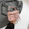 Borsa a secchiello rosa trapuntata con catena dorata e finitura in ecopelle raffinata - Rosa
