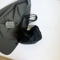 Bolso tote negro plisado retro con correa ajustable y hebilla metálica plateada - Negro