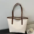 Borsa tote retrò crema e marrone con trama a onde verticali e rivetti dorati - Bianco