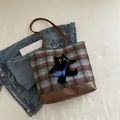 Borsa tote a quadri blu e marroni con toppa a gatto nero e cinturini in pelle - Gatto