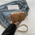 Mini camel crossbody tas met krokodillenpatroon en decoratie met dubbele gesp - Khaki
