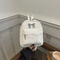 Mini sac à dos crème chic avec détail de nœud argenté et texture plissée élégante - Blanc