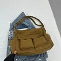 Bolso tote de lona marrón con bolsillos cargo dobles y correa ancha ajustable de moda - Marrón