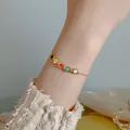 Goldenes Perlenarmband mit fünf bunten Emaille-Smiley-Anhängern für Damen - Bunte Smiley Armband (411)