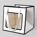 Weiße minimalistische Geschenkstasche mit großem Sichtfenster und schwarzer Umrandung - 15x15x15 / Weißer Schwarzer Rand