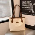 Bolso tote de pata de gallo en crema y marrón con gran capacidad para uso diario - café