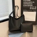 Minimalistische zwarte matte leren tote bag set met grote schoudertas en kleine pouch - Zwart