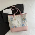 Schicke Tragetasche mit 3D-Blumenstickerei auf Netzgewebe und rosa Lederbesatz - Tote Bag / Rosa