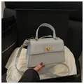 Funkelnde silberne Strass Handtasche mit goldenem Drehverschluss und Schulterriemen - Silber
