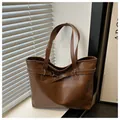 Μεγάλη σκούρα καφέ vintage τσάντα tote από λείο δέρμα PU με διακοσμητική αγκράφα και φαρδύ λουρί - Καφέ