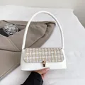 Weiße Unterarmtasche aus Leder mit Tweed-Klappe und goldener Druckverschluss-Schnalle - Weiß