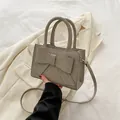 Graubraune Handtasche mit Webstruktur und großer Schleife für stilvolle Frauen - Grau