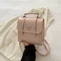 Mini mochila rosa con mariposa de plata y asa superior para un estilo elegante - Rosa