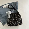 Sac seau noir à fleurs avec cordon de serrage et nœud en dentelle blanche élégante - Noir