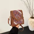 Retro gewebte Umhängetasche mit geometrischem Muster und braunem Kunstlederbesatz - Rot