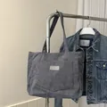 Dunkelgraue Cord-Einkaufstasche mit Vordertasche und Schultergurt aus hochwertigem Stoff - Dunkelgrau