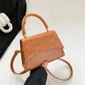 Sac à main rétro marron en cuir PU texturé avec poignée tressée et détails dorés - Marron