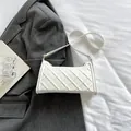 Borsa a tracolla trapuntata bianca con motivo a rombi e dettagli dorati - Bianco