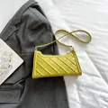 Borsa baguette verde con motivo a rombi e sottile tracolla con chiusura lampo - Giallo