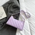 Elegante borsa a spalla trapuntata viola chiaro con motivo a rombi e tracolla - Viola