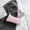 Borsa a spalla trapuntata rosa in pelle sintetica dal design rettangolare pulito - Rosa