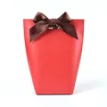 Rote Hochzeits-Geschenkbox aus Perlmuttpapier mit brauner Satinschleife und Griff - 8x5.5x16.5cm / Rot Blanko