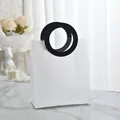 Mattierte transparente Geschenktasche mit schwarzem Rundgriff für Blumen und Geschenke - Schwarz