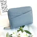 Portafoglio a fisarmonica in pelle blu grigio con trama litchi e slot a V multistrato - Blu jeans