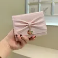 Cartera chic de charol rosa con lazo grande y colgante dorado para mujer - Rosa