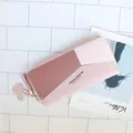 Portefeuille long pour femme à fermeture éclair rose patchwork avec pompon et lapin - Rose Patchwork (Lettres)