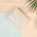 Minimalistische crèmekleurige leren damesportemonnee met rits en klepsluiting - Wit