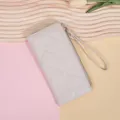 Cartera larga acolchada gris para mujer con correa de muñeca y cierre de cremallera - Blanco