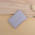 Kurze fliederfarbene Damen Geldbörse mit Krokodilprägung und eleganten Metalldetails - Hellviolett