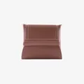 Portafoglio minimalista in pelle marrone con trama litchi e cuciture bianche a contrasto - Marrone
