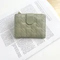 Short bi-fold wallet in light green faux leather with houndstooth quilting and zipper - Green