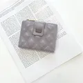 Petit portefeuille gris matelassé pour femme avec motif losanges et fermeture éclair dorée - Violet