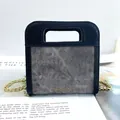 Bolso bandolera de mezclilla con asa de cuero negro y correa de cadena dorada - Negro