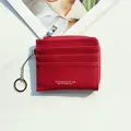 Portacarte in pelle rossa a grana con cerniera e portachiavi in metallo argento - Rosso
