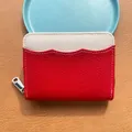 Piccolo portafoglio in pelle martellata rossa e beige con tasca a onda e zip - Rosso