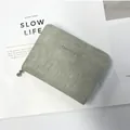 Portamonete grigio minimalista con cerniera e due ciondoli a sfera in metallo - Verde Grigio