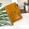 Petit portefeuille rétro jaune gingembre avec boucle et poche latérale zippée - Jaune