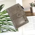 Portefeuille femme rétro en similicuir taupe avec bouton pression et zip latéral - Gris