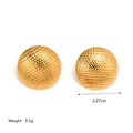Detail of gold-plated semicircular earrings with dotted texture measuring 2.27cm - Dotted Texture Style (JC-250424-1-3)